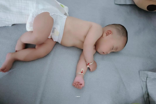 临沧宝宝积食发烧怎么处理